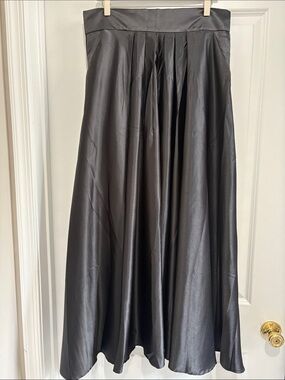 Elegant, Flowing Black Maxi Skirt